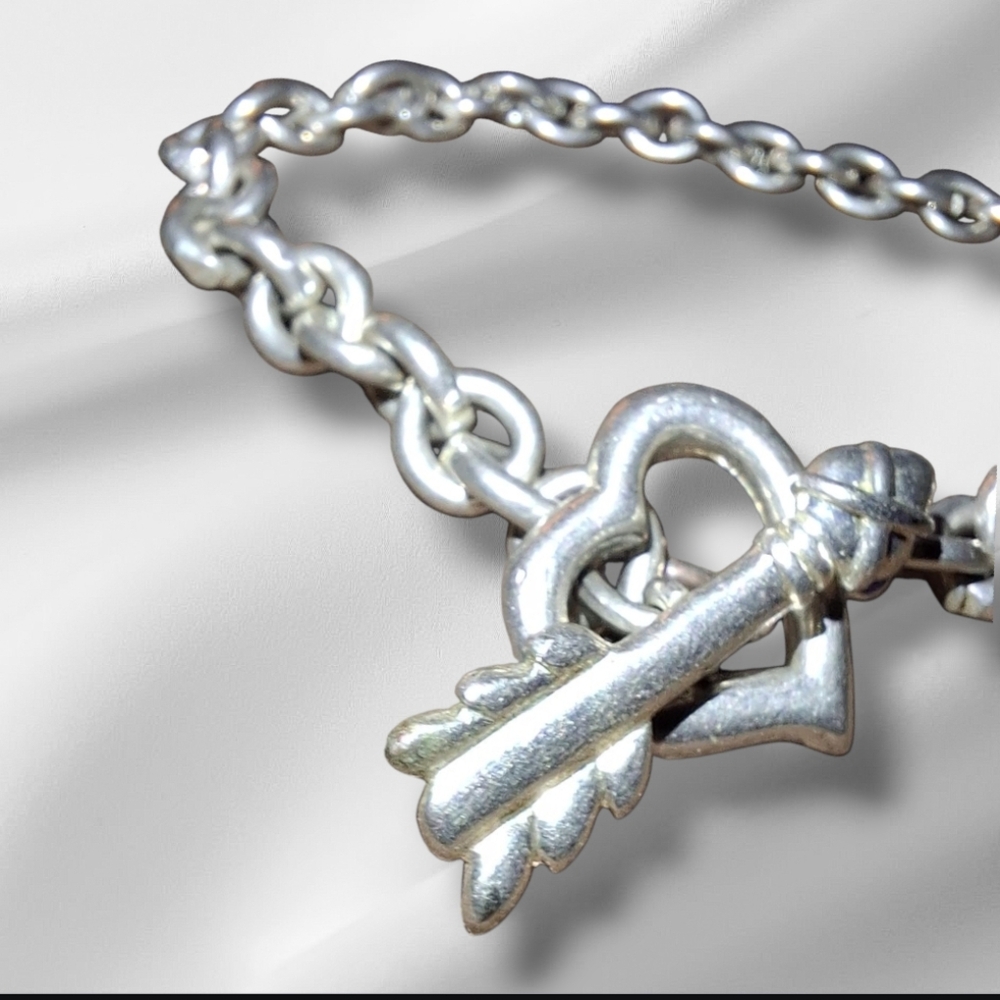 Silvertone Arrow Heart Toggle clasp Vintage Charm Bracelet Signed Korea